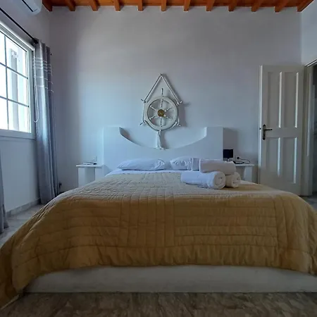 マノス ルームズ Mykonos Town