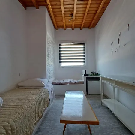 マノス ルームズ 3* Mykonos Town