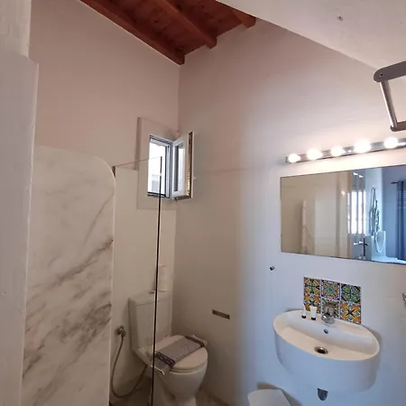 Manos Aparthotel 3*
