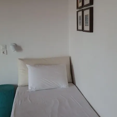 マノス ルームズ 3*