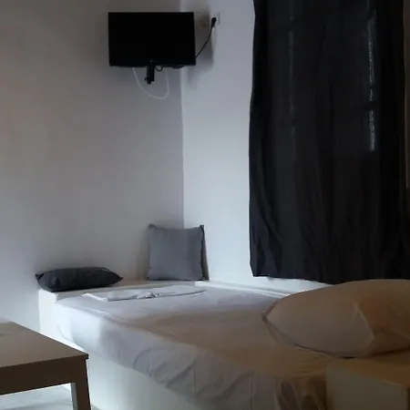 マノス ルームズ Mykonos Town