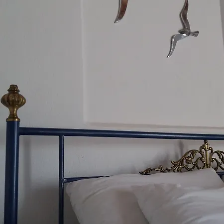 マノス ルームズ 3*