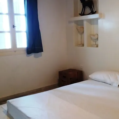 Manos Aparthotel 3*