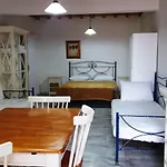 Manos Aparthotel 3*