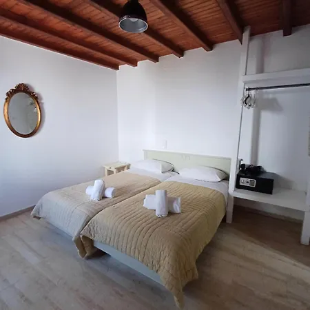 Manos Apartmanhotel 3*