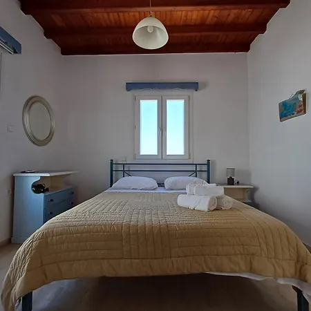 マノス ルームズ Mykonos Town