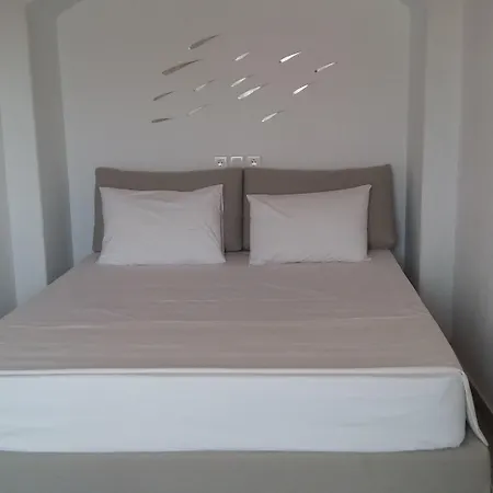 マノス ルームズ Mykonos Town