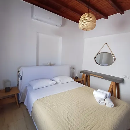 マノス ルームズ Mykonos Town